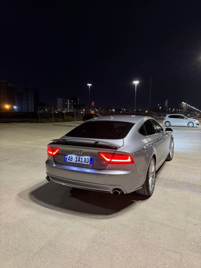 Alquila un coche en Tirana