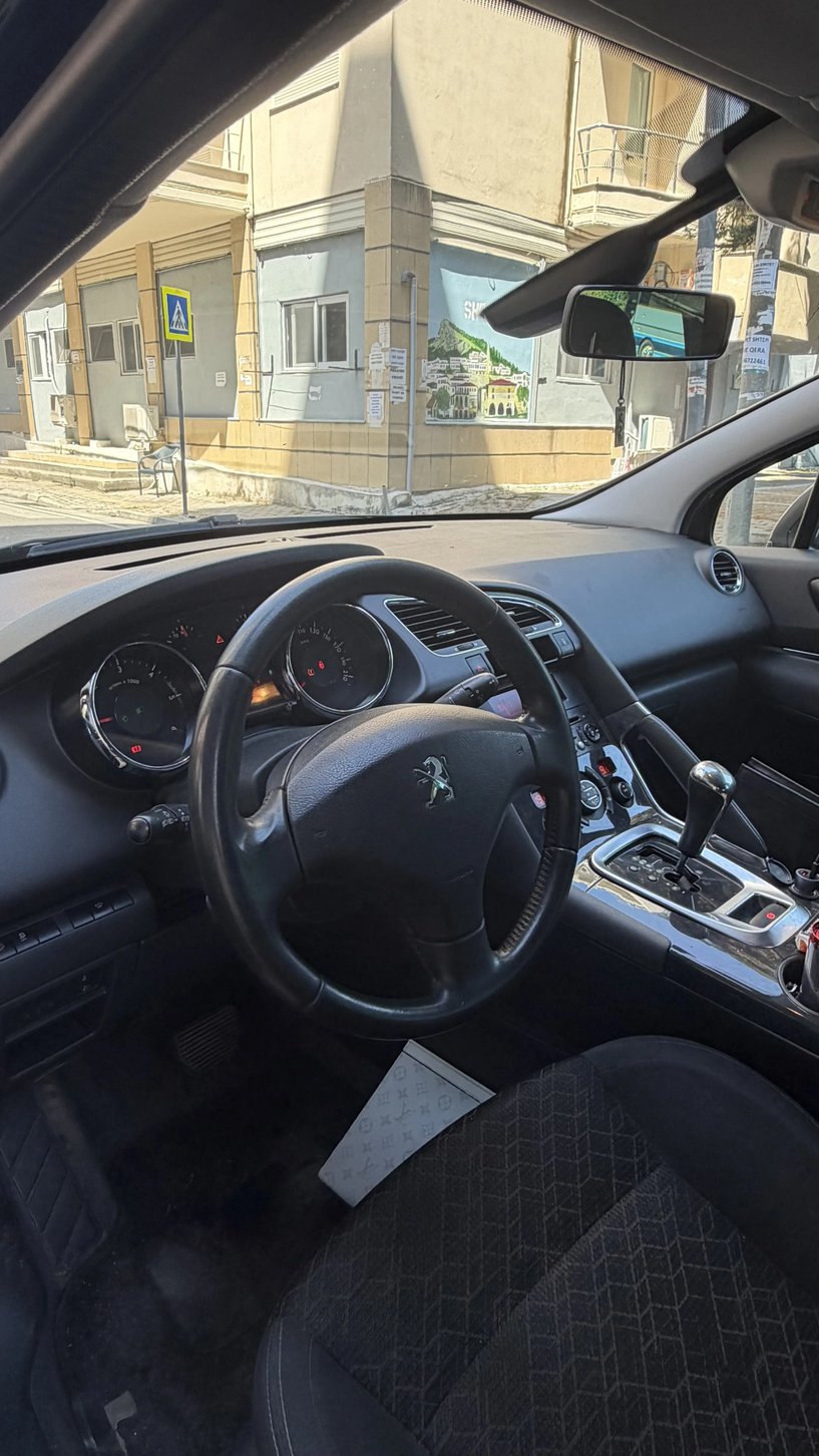 Noleggia un'auto a Tirana