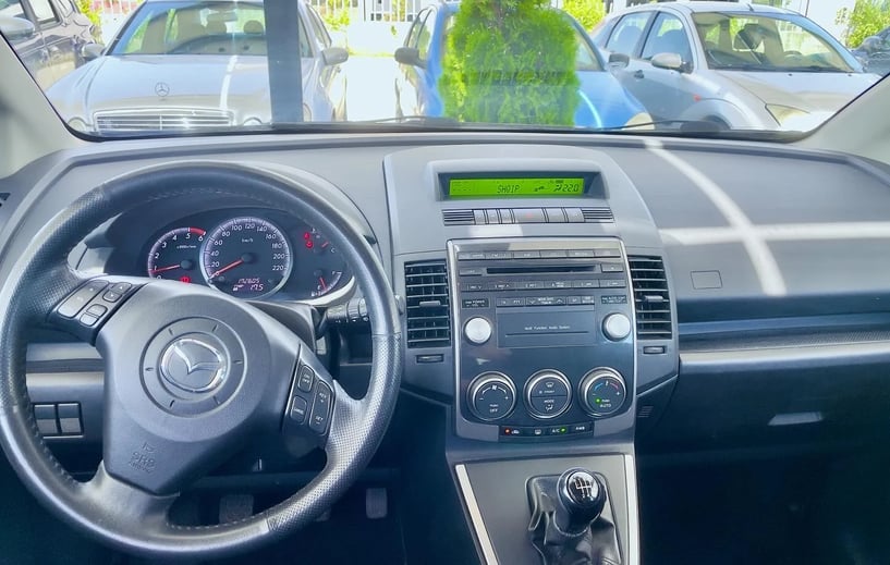 Noleggia un'auto a Tirana