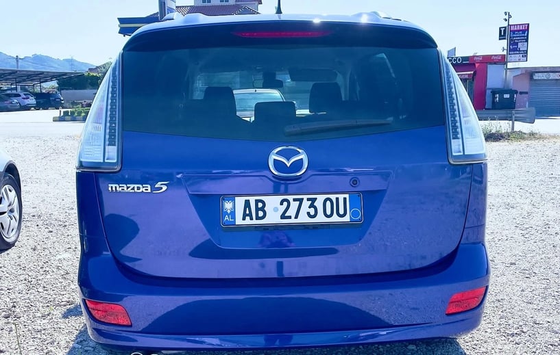 Noleggia un'auto a Tirana