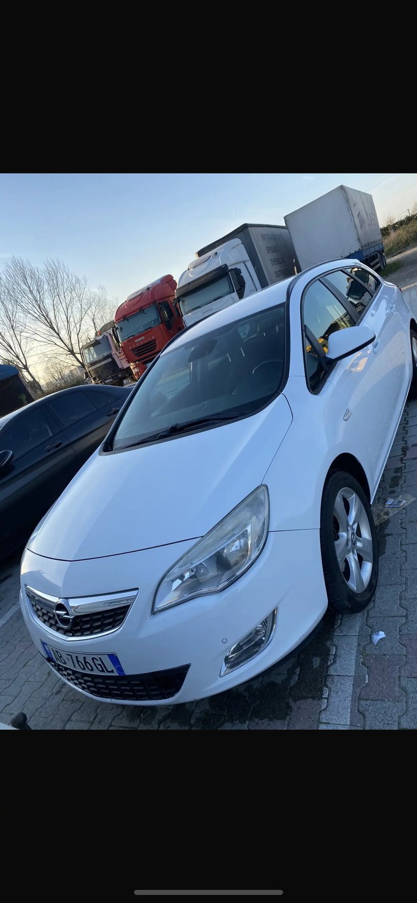 Merrni me qira një makinë në Tirana