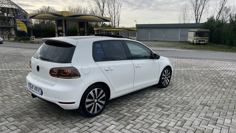 Noleggia un'auto a Tirana