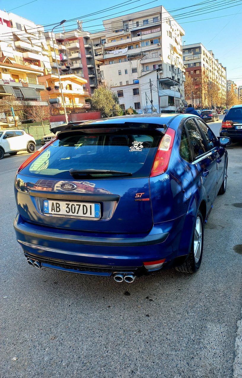 Merrni me qira një makinë në Tirana