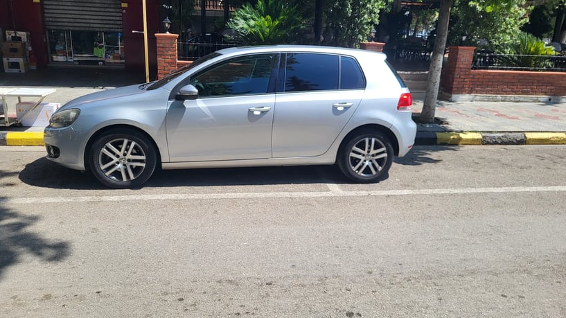 Alquila un coche en Tirana
