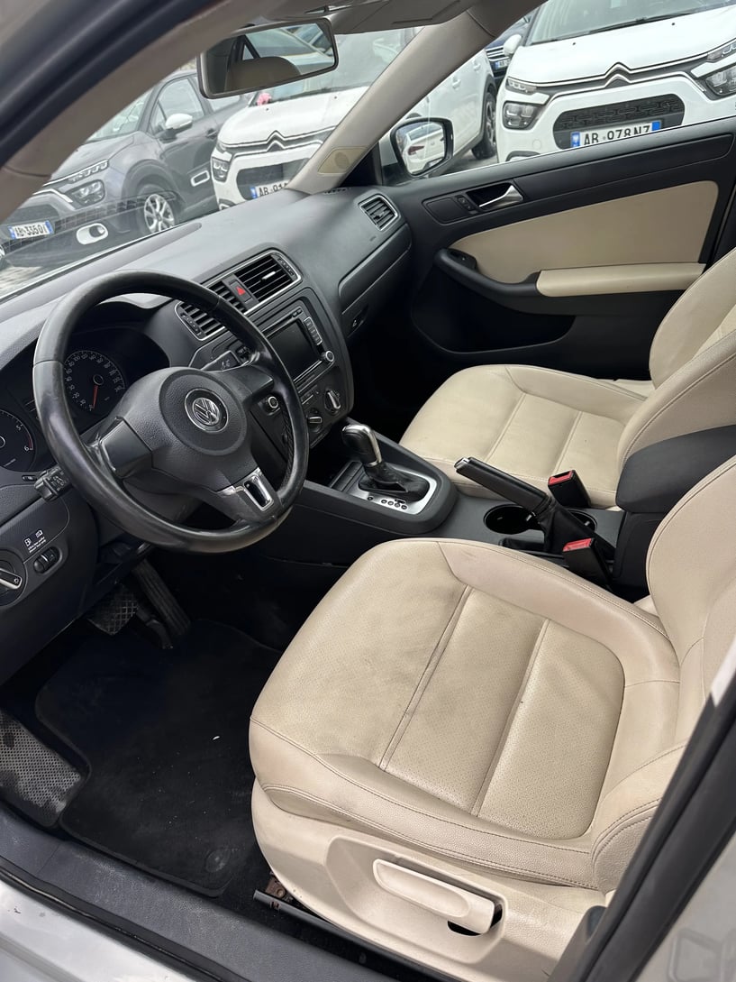 Noleggia un'auto a Tirana