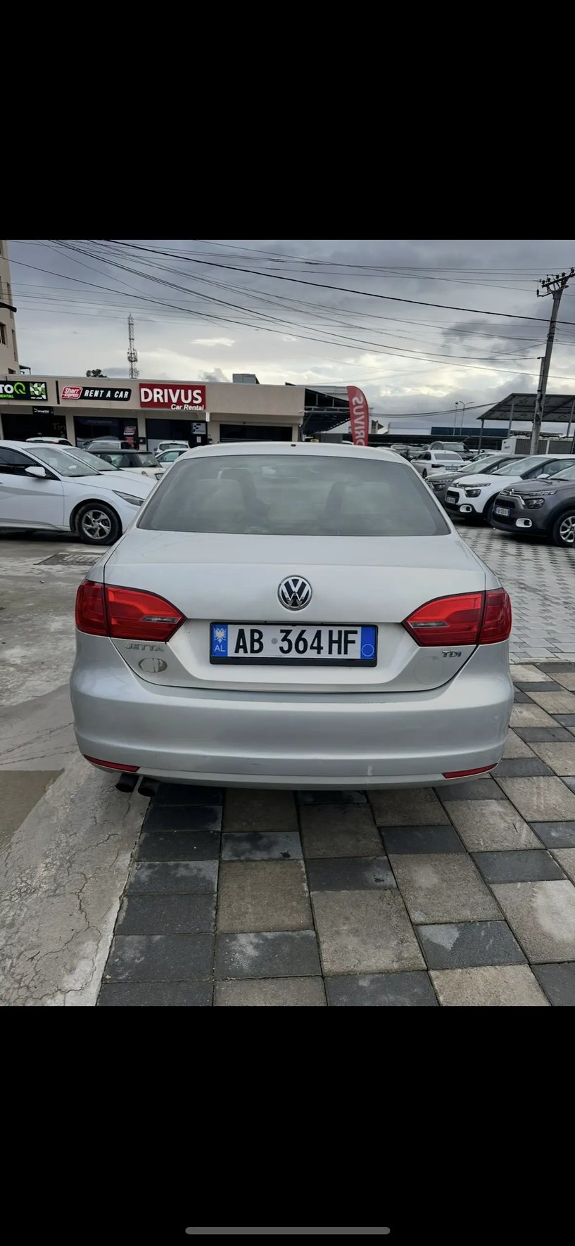 Noleggia un'auto a Tirana