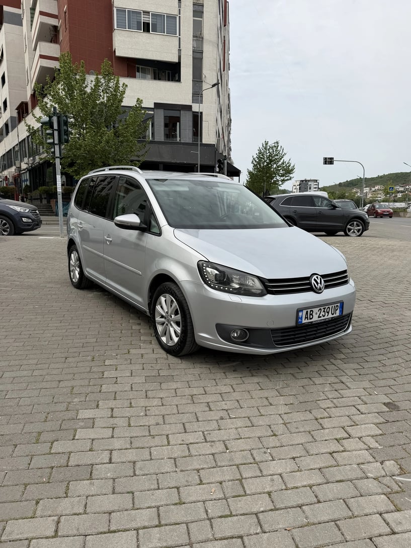 Alquila un coche en Tirana