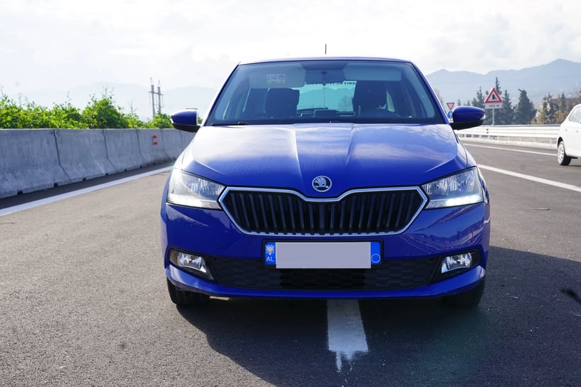 Merrni me qira një makinë në Tirana