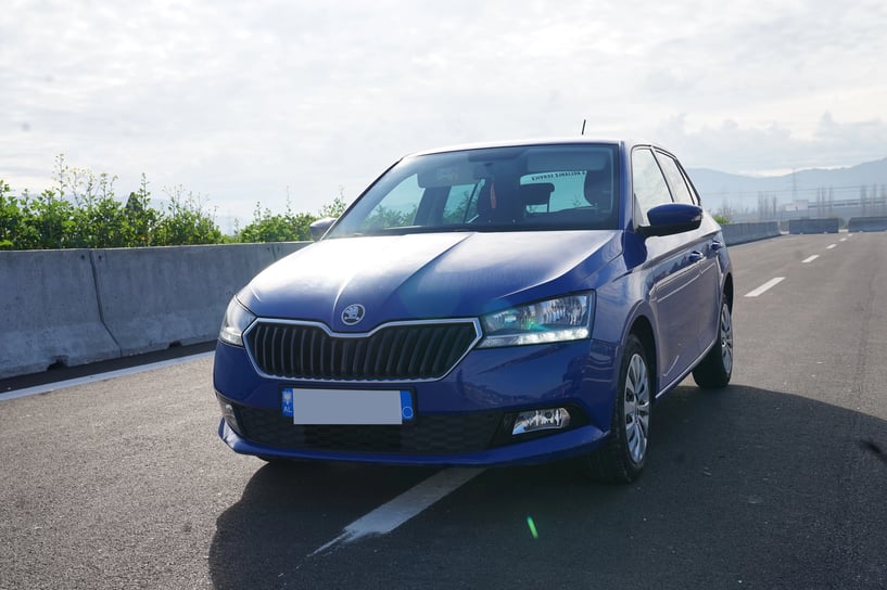 Merrni me qira një makinë në Tirana