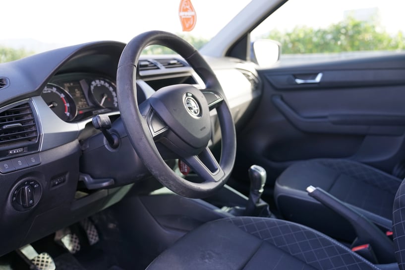 Merrni me qira një makinë në Tirana