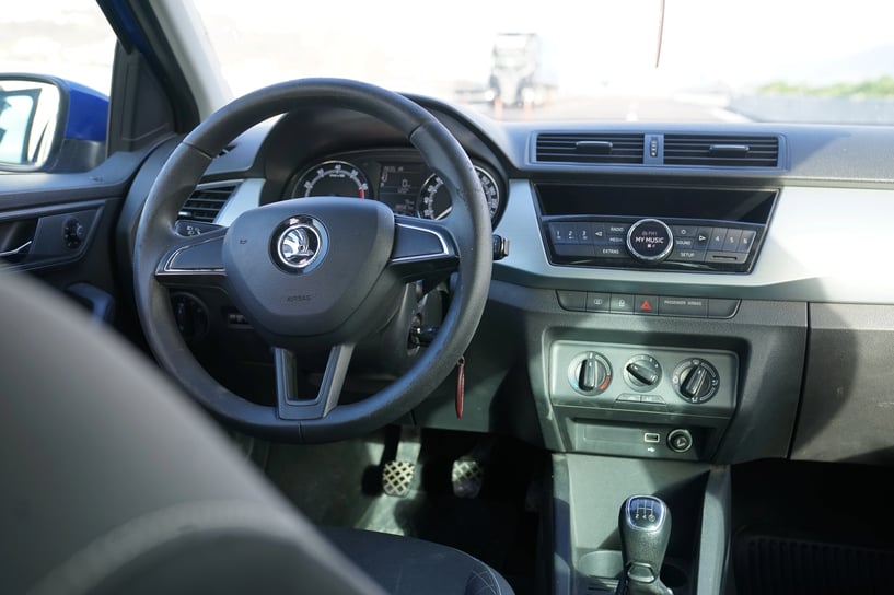 Merrni me qira një makinë në Tirana