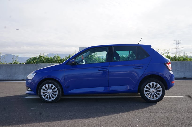 Merrni me qira një makinë në Tirana