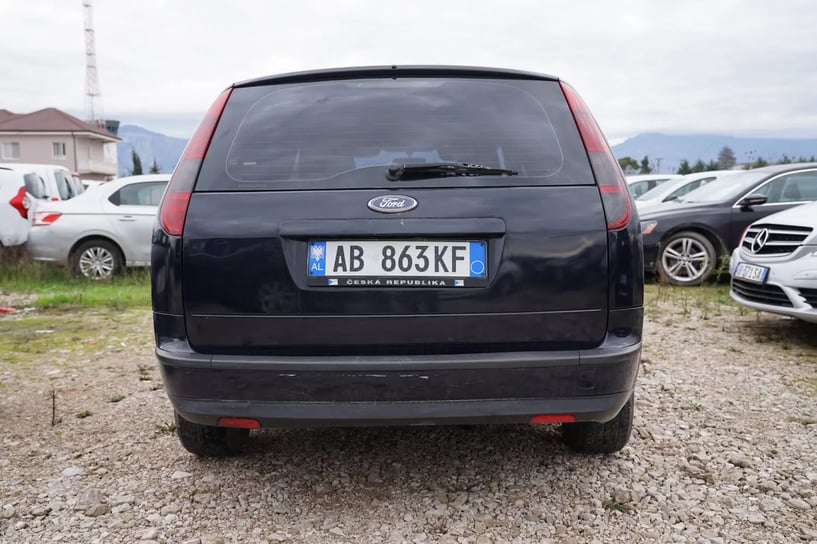 Alquila un coche en Tirana