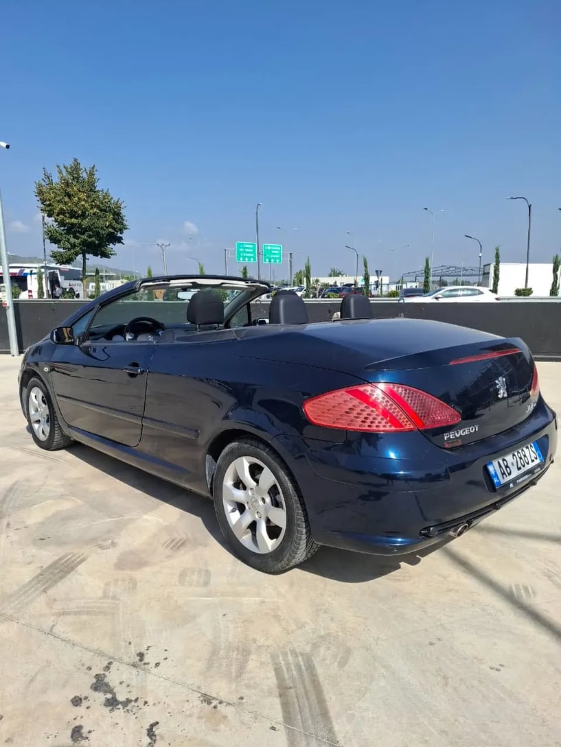 Wynajmij samochód w Tirana