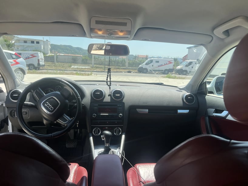 Noleggia un'auto a Tirana