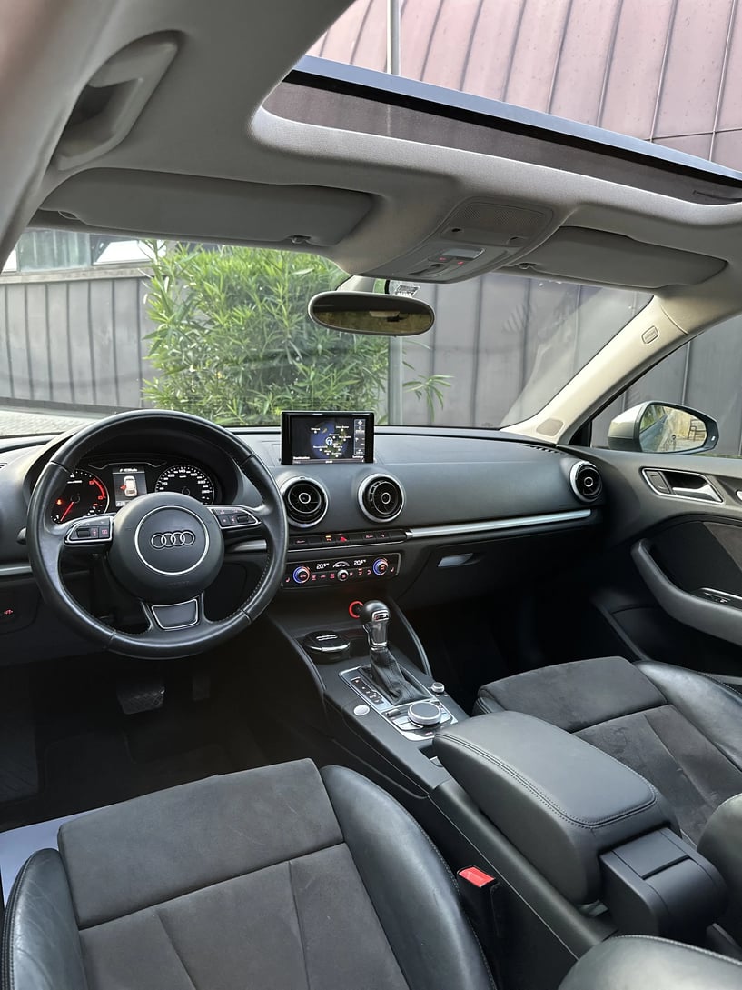 Noleggia un'auto a Tirana