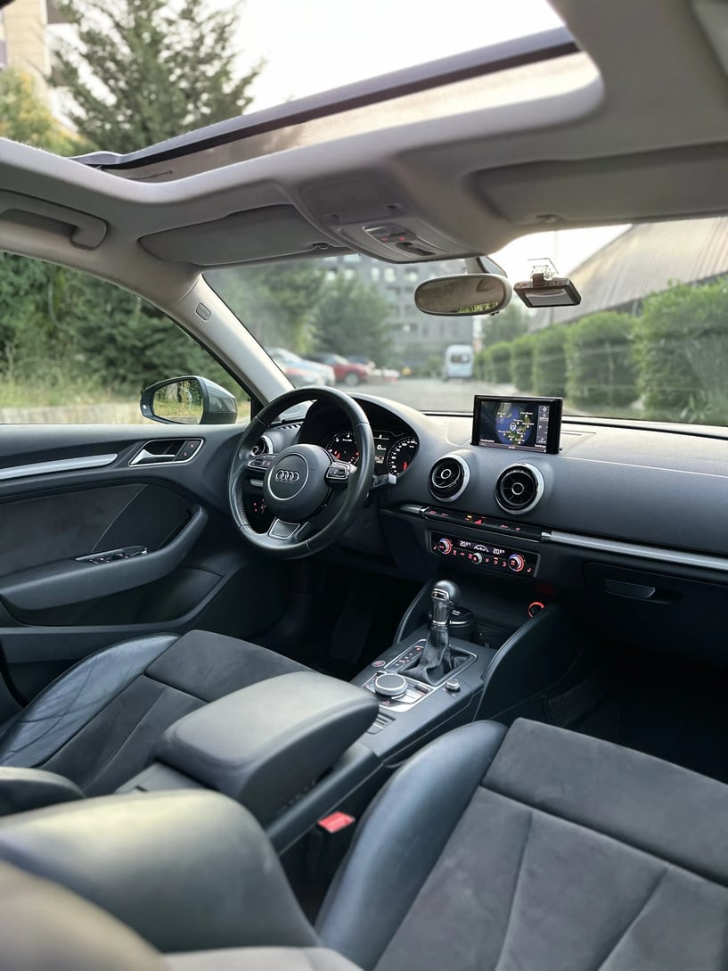 Noleggia un'auto a Tirana