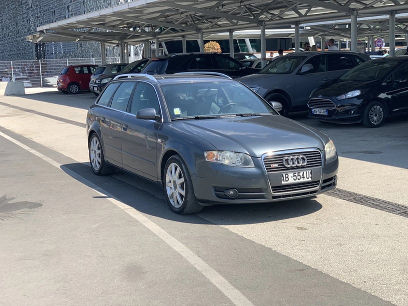 Wynajmij samochód w Tirana