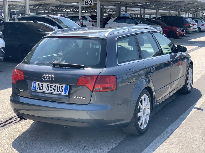 Wynajmij samochód w Tirana