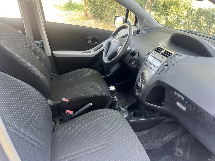 Alquila un coche en Gjirokastër