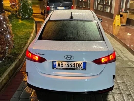 Alquila un coche en Tirana