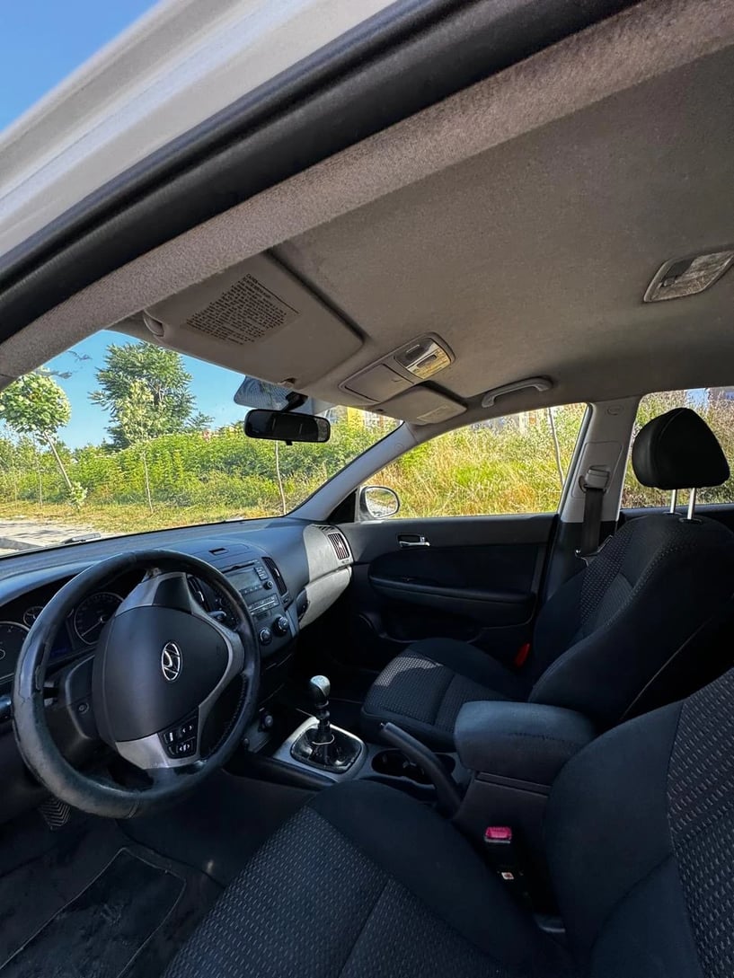 Merrni me qira një makinë në Tirana