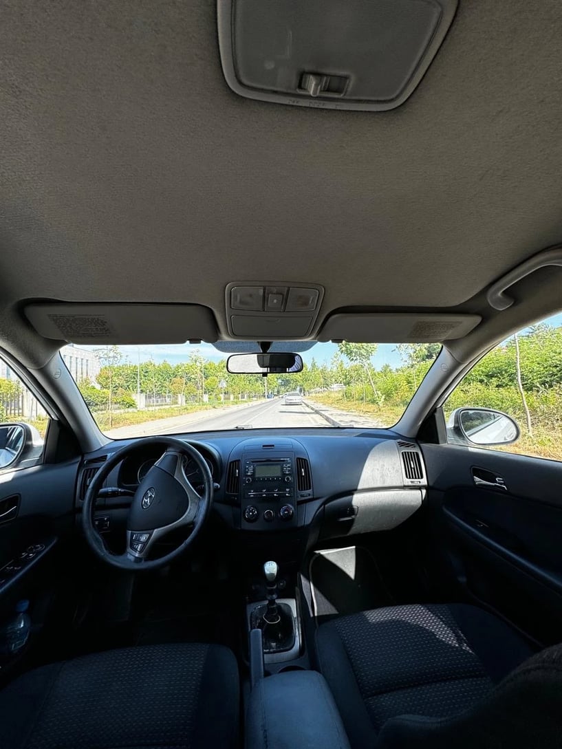 Merrni me qira një makinë në Tirana