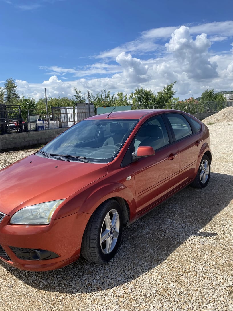 Merrni me qira një makinë në Tirana