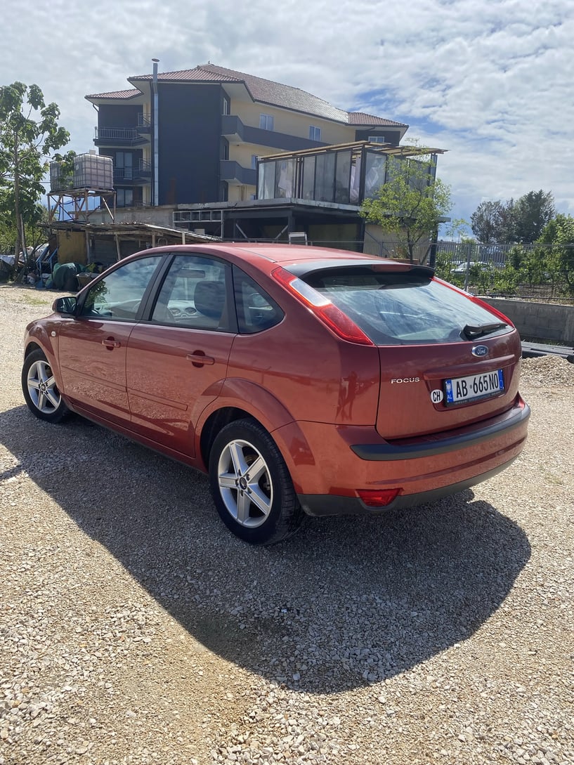 Merrni me qira një makinë në Tirana