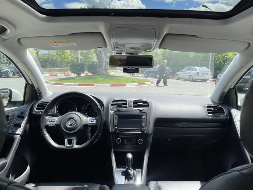 Noleggia un'auto a Tirana