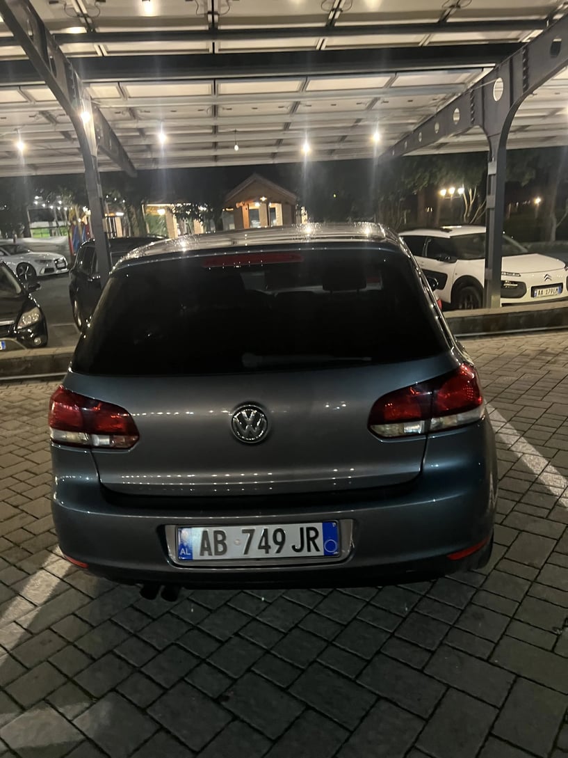 Merrni me qira një makinë në Tirana