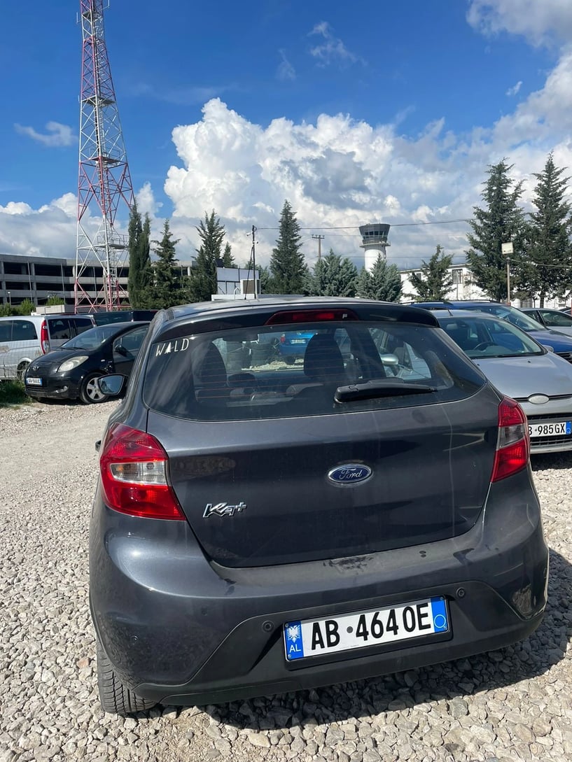 Louer une voiture à Tirana