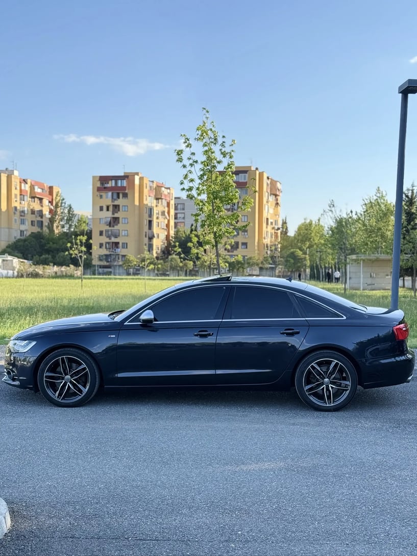 Alquila un coche en Tirana