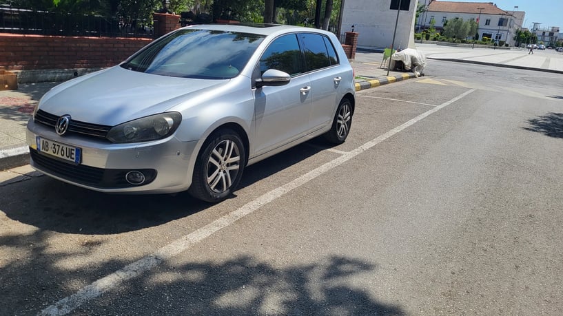 Alquila un coche en Tirana