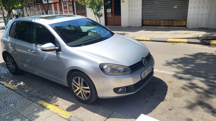 Alquila un coche en Tirana