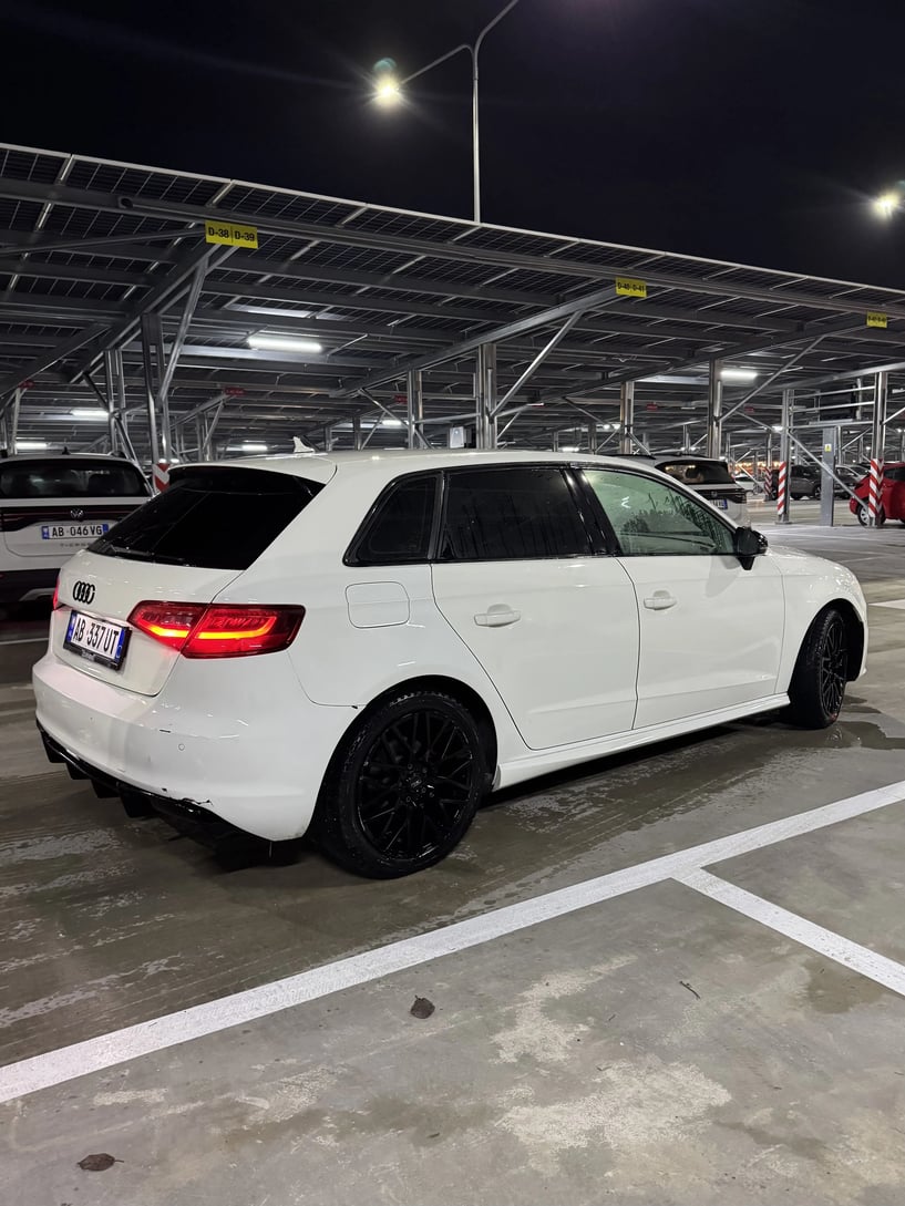 Louer une voiture à Tirana
