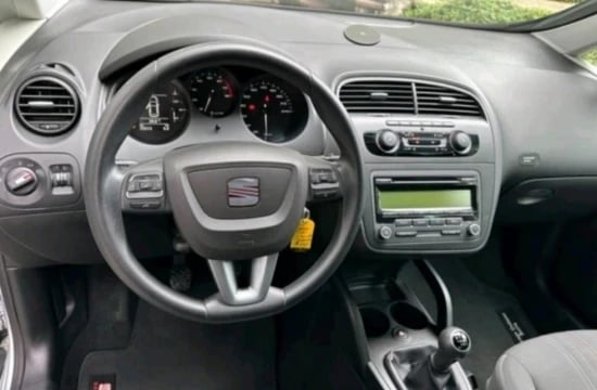 Merrni me qira një makinë në Tirana