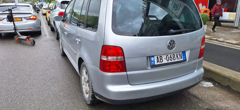 Noleggia un'auto a Tirana