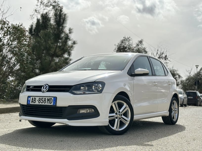 Noleggia un'auto a Tirana