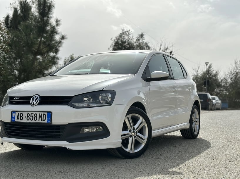 Noleggia un'auto a Tirana