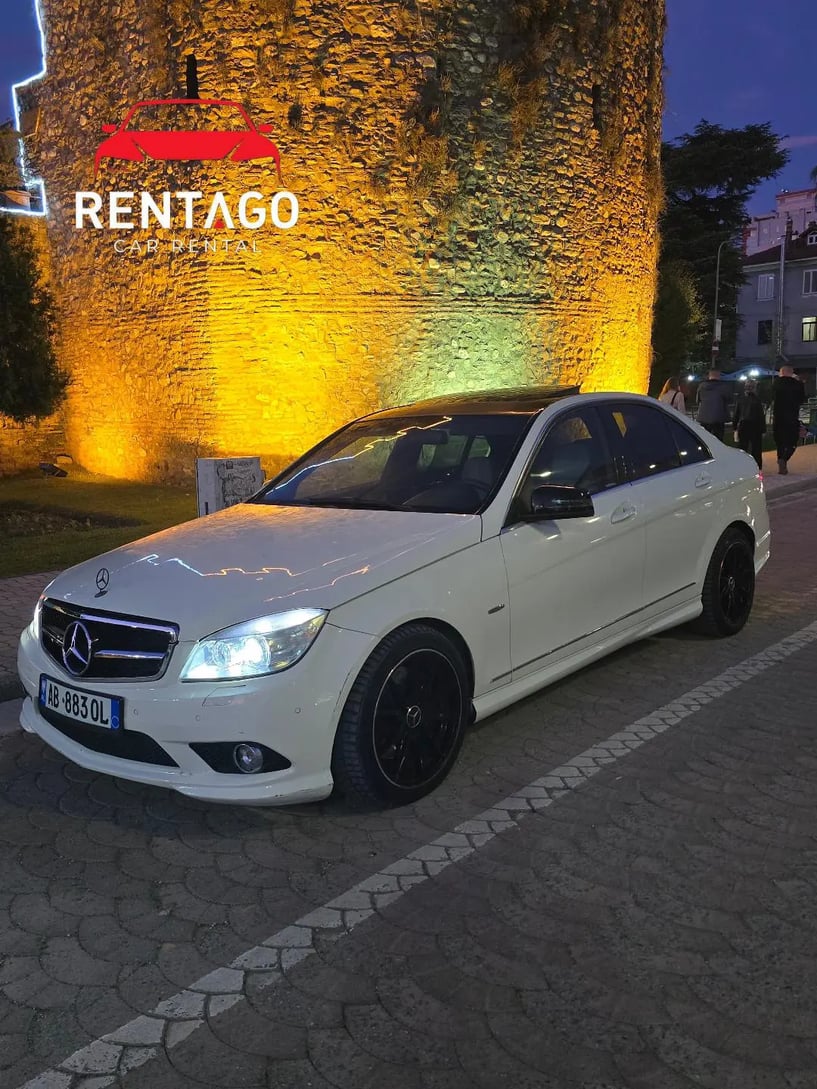 Noleggia un'auto a Tirana