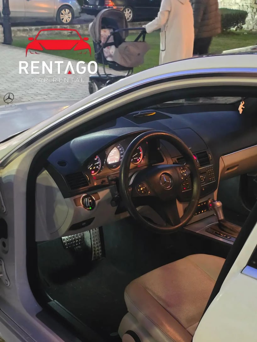 Noleggia un'auto a Tirana