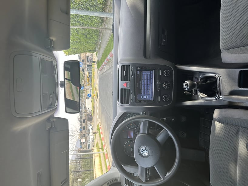 Merrni me qira një makinë në Tirana