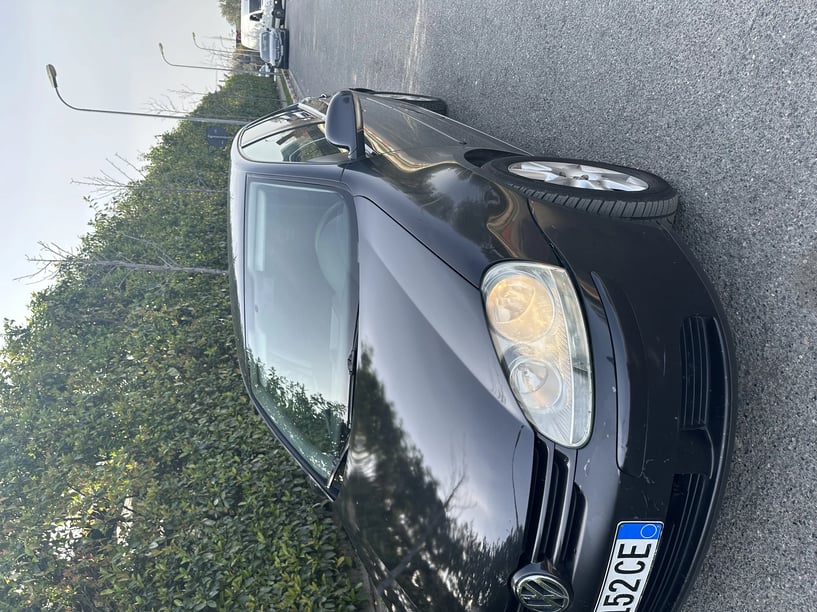 Merrni me qira një makinë në Tirana