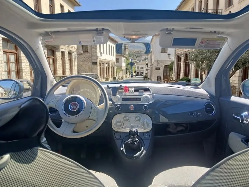 Alquila un coche en Tirana