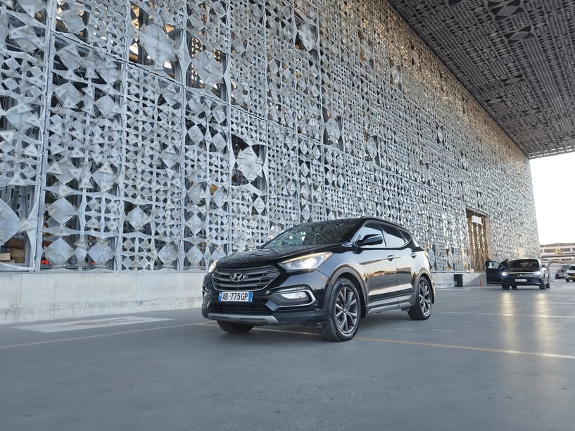 Noleggia un'auto a Tirana