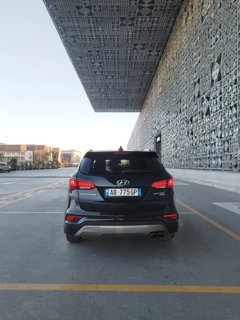 Noleggia un'auto a Tirana