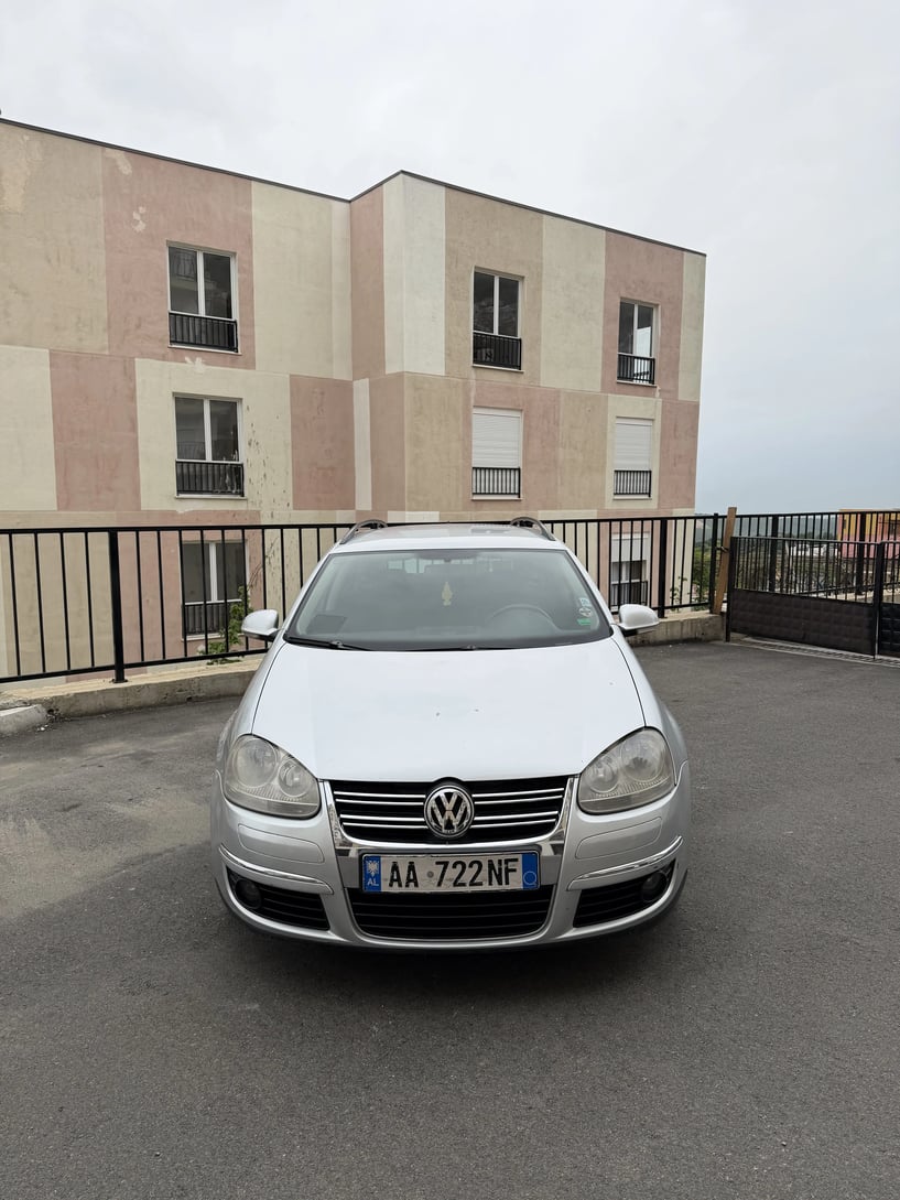 Alquila un coche en Tirana