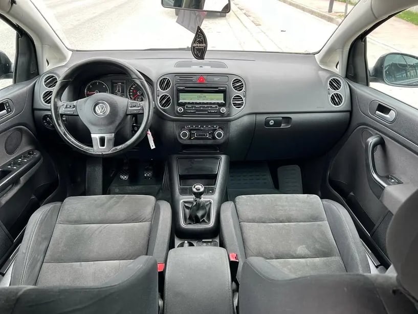 Noleggia un'auto a Tirana