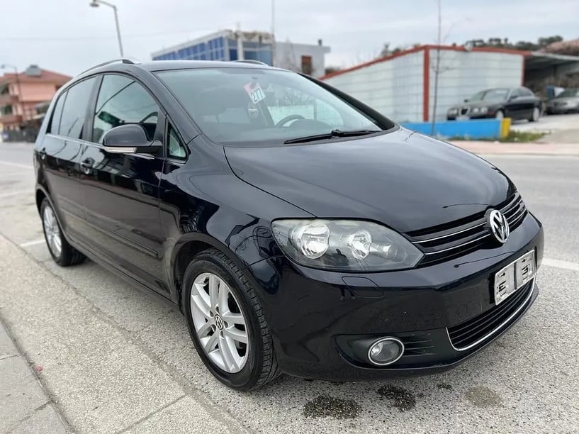 Noleggia un'auto a Tirana